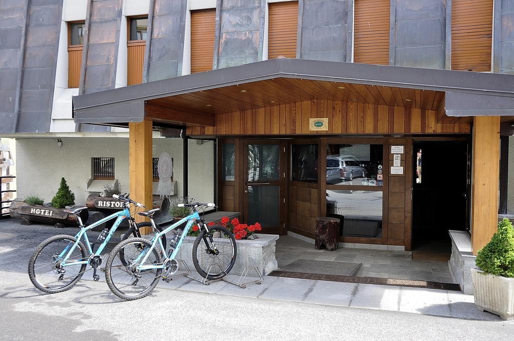 Hotel Sud Ovest Colle Colle Sestriere Екстериор снимка